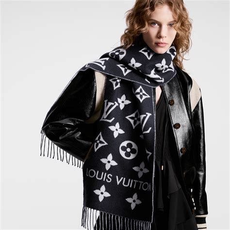 lv logomania|LV Essential Scarf S00 .